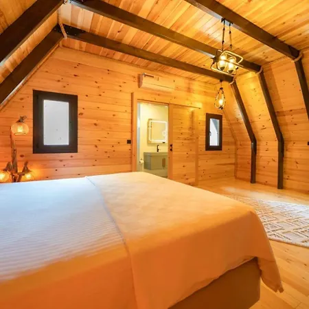Bubo Nocleg ze śniadaniem 4*