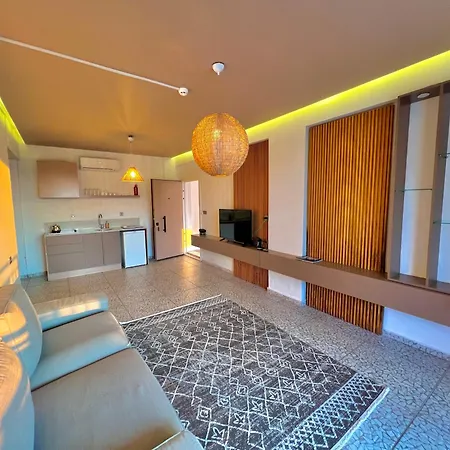 לינה וארוחת בוקר Bubo Faralya Suite Hotel