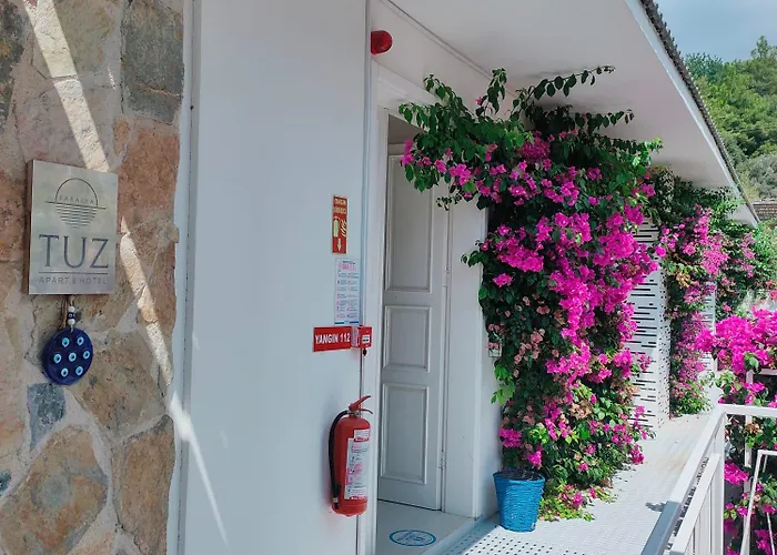 לינה וארוחת בוקר Bubo Faralya Suite Hotel