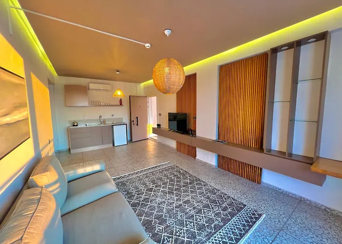 לינה וארוחת בוקר Bubo Faralya Suite Hotel